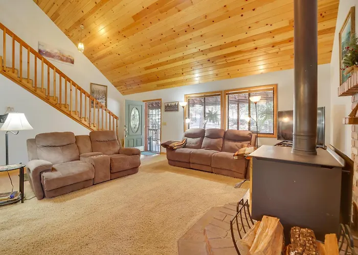 Holiday home Relax Fireside + Play Games! Hiker's Haven In Pine