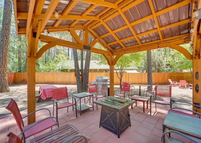 Relax Fireside + Play Games! Hiker's Haven In Pine